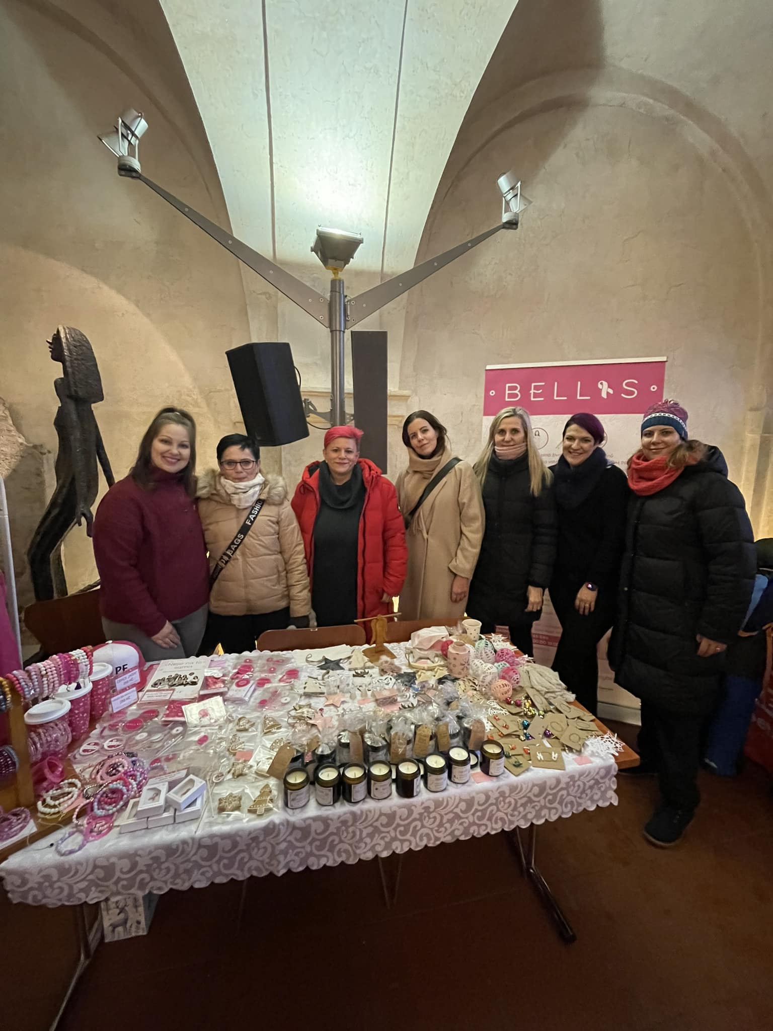 Bellisky na Mikulášském charitativní bazaru v Pražské křižovatce