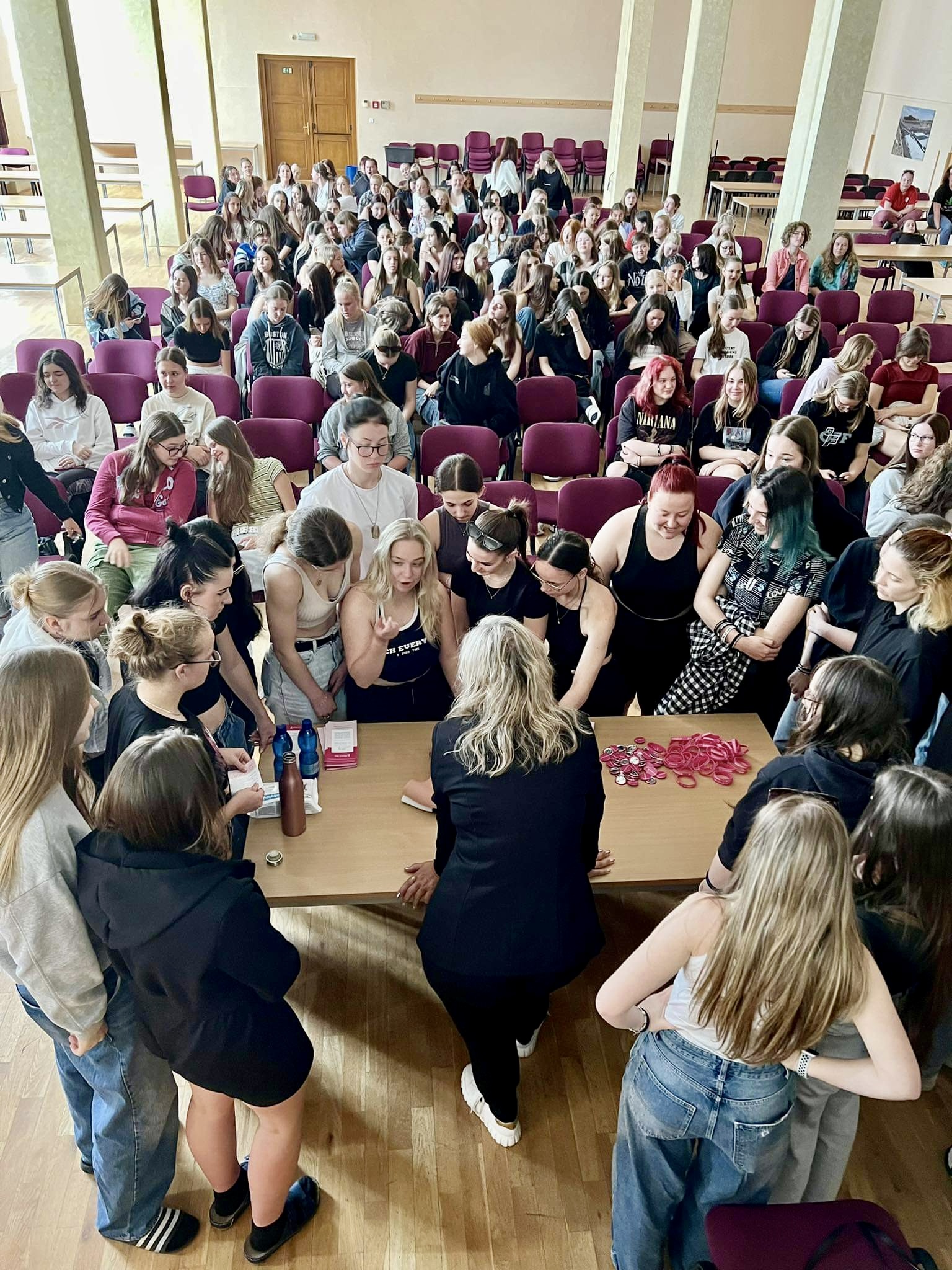 Ve Dvoře Králové nad Labem jsme naučily 270 studentek správnou techniku samovyšetření prsu