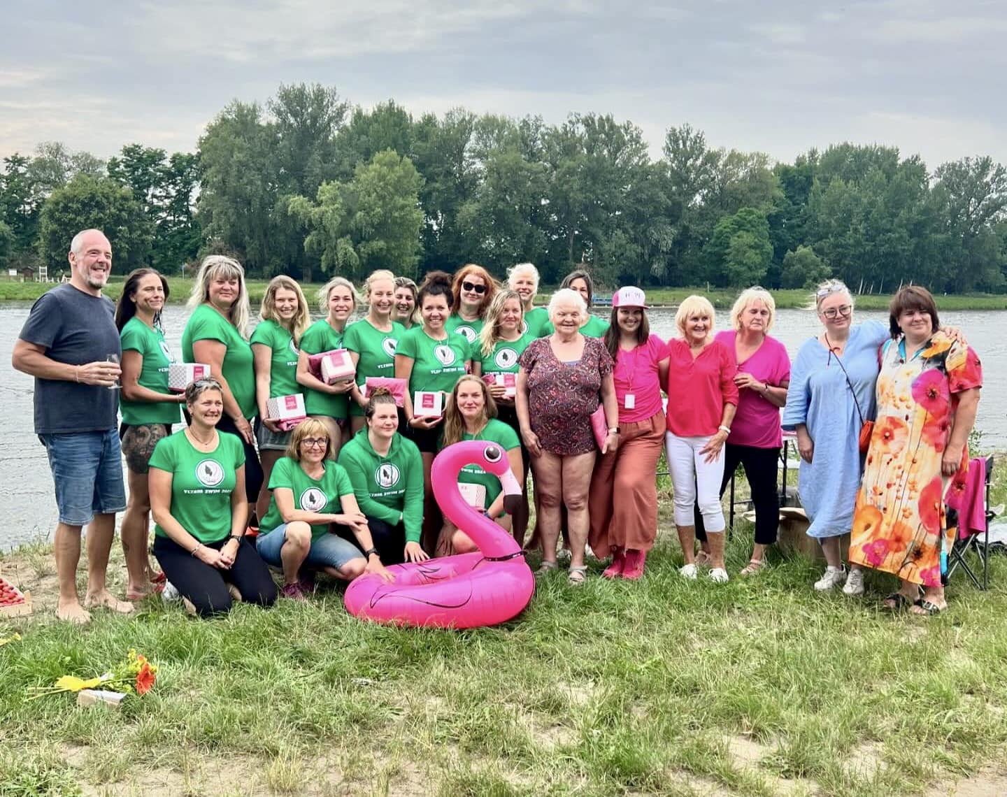 DOKÁZALY TO I CZECHLADIESteam jsou v cíli. Přeplavaly celou Vltavu!