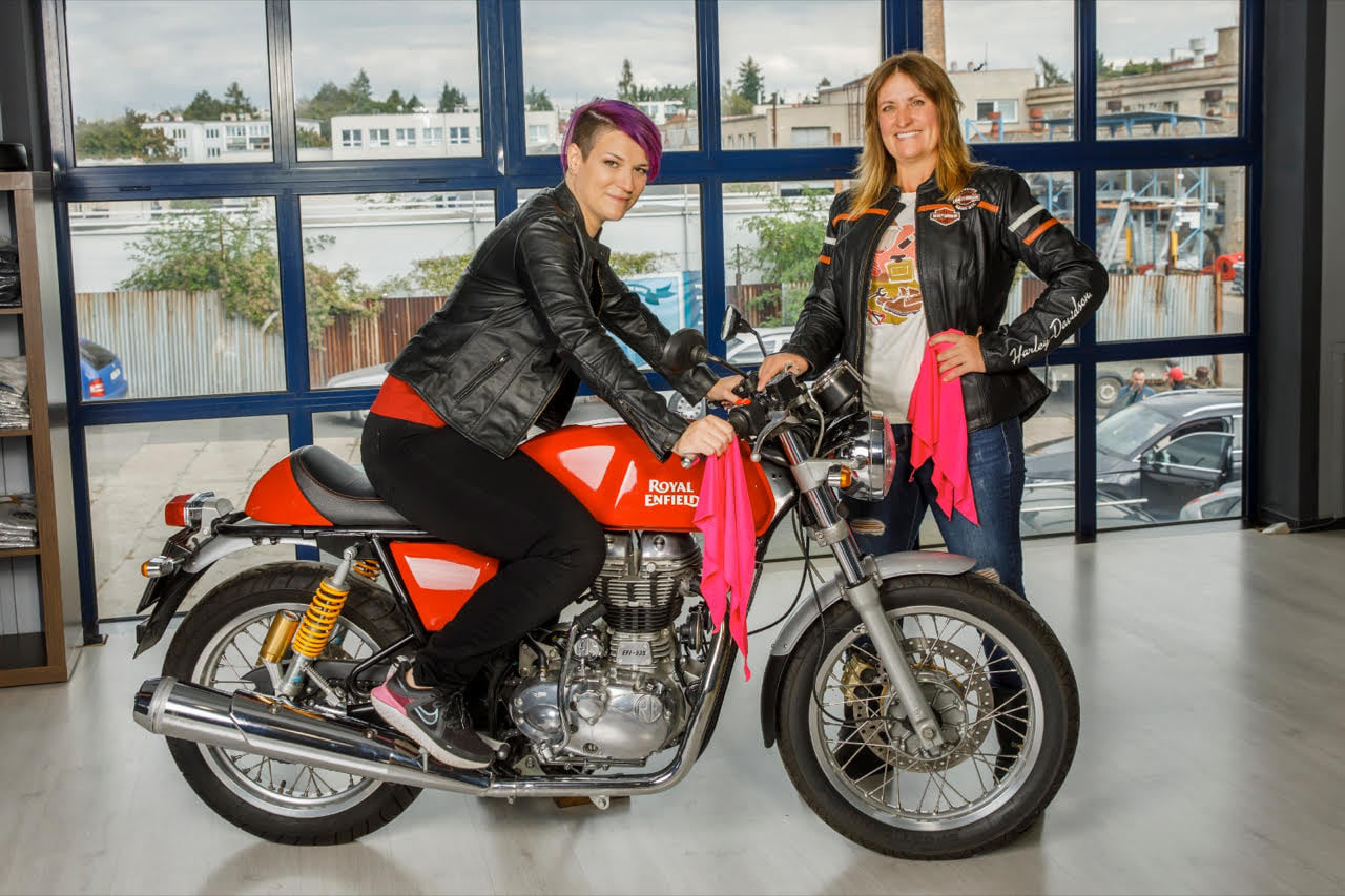 Pozvánka na spanilou jízdu Prahou a krásnou akci Ride & Roses – 5. října 2025