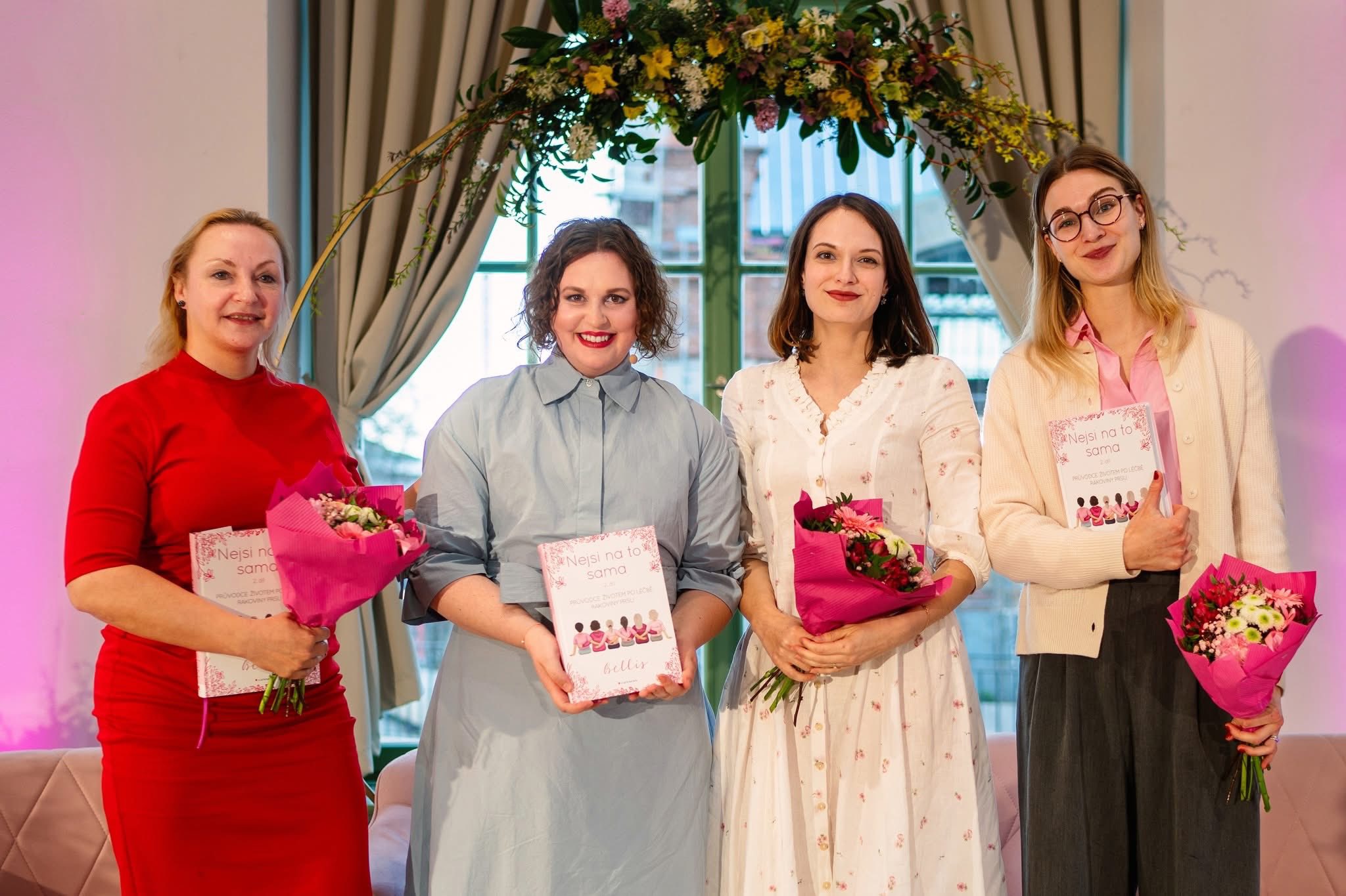 Naše kniha “Nejsi na to sama – průvodce životem po léčbě rakoviny prsu” slaví 1.&nbsp;rok